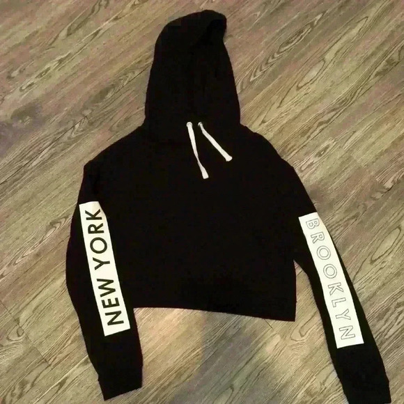 🎉 H&M Teen Black Crop top hoodie - Picture 1 of 4